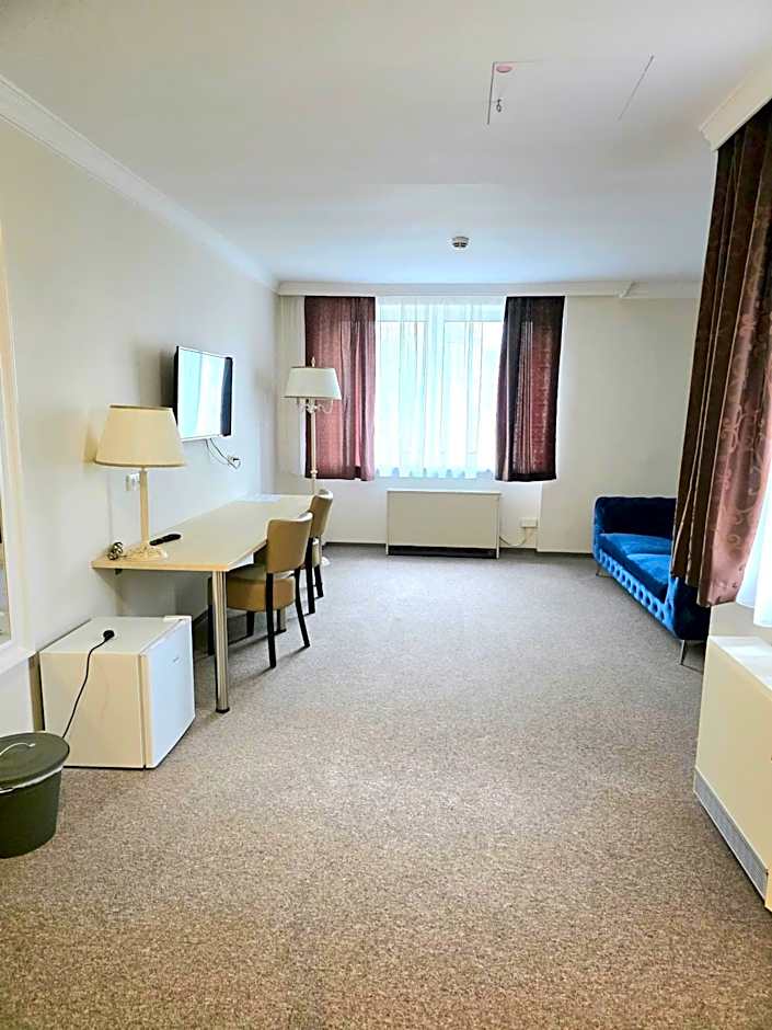 Hotel Pause - Free WiFi & Free Parking!!
