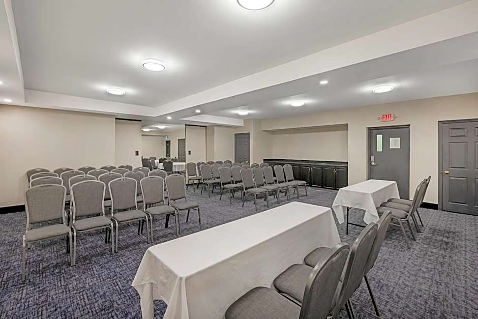 Quality Inn & Suites Oakville