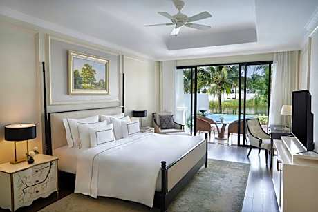 Four-Bedroom Villa with Lake View and Private Pool