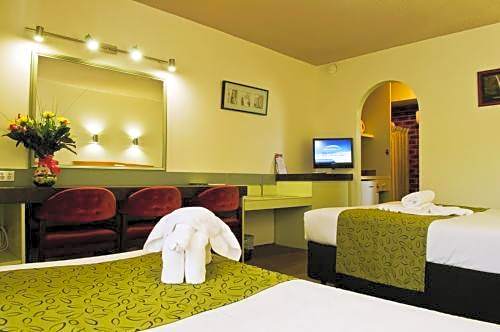 Lamplighter Motel And Apartments