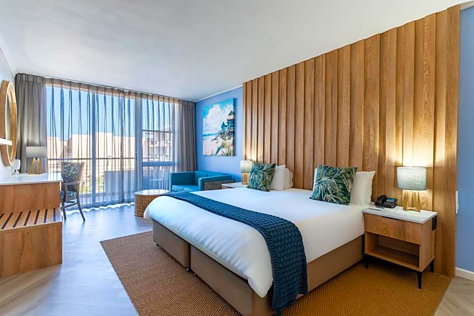 Lagoon Beach Hotel & Spa