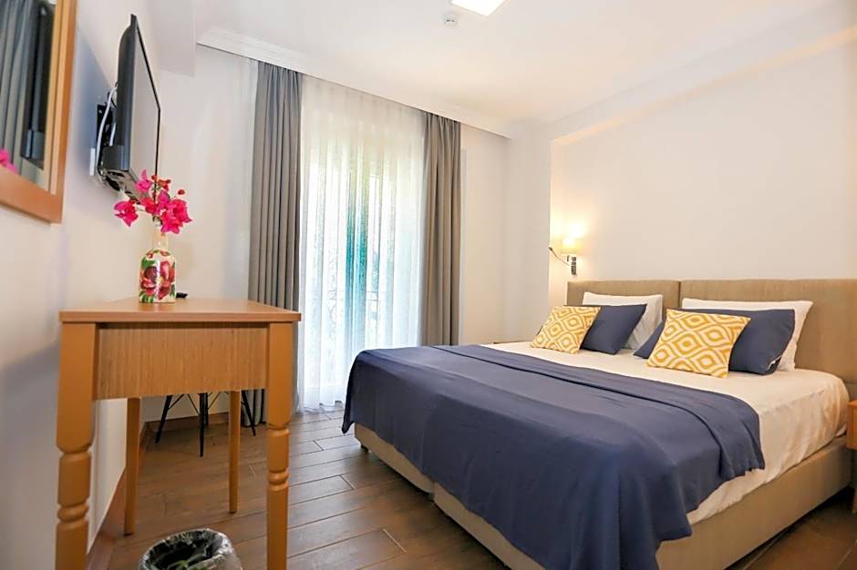 AtaÇesme Otel