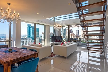 Deluxe Two-Bedroom Penthouse with Ocean View