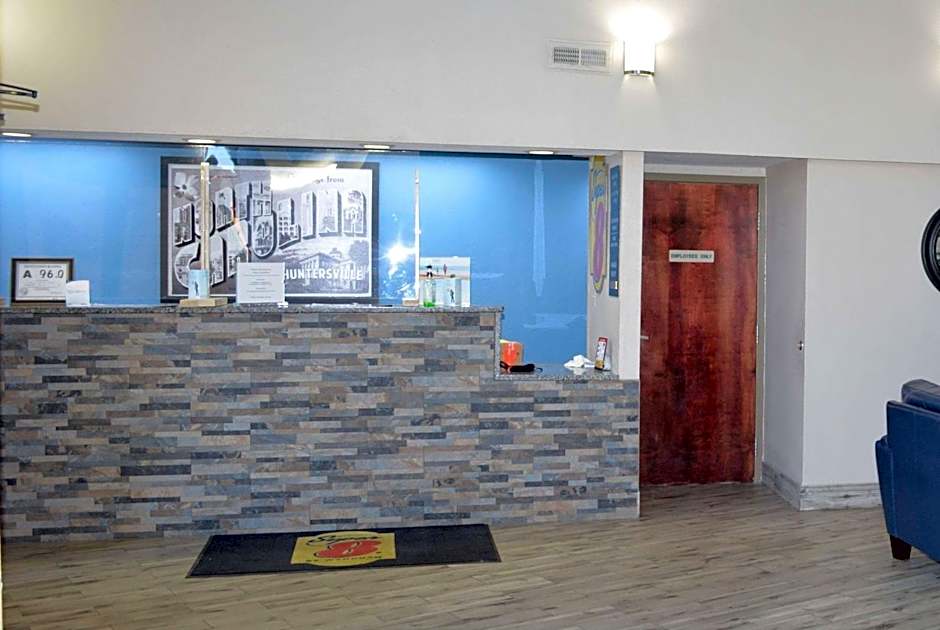 Super 8 by Wyndham Huntersville/Charlotte Area