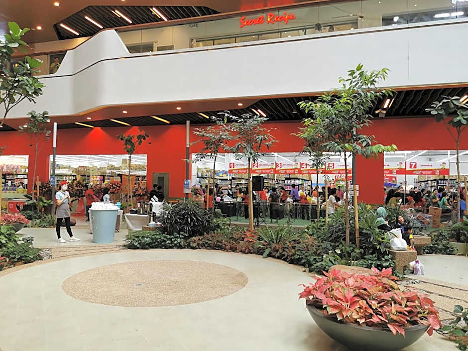 REVO at AURORA PLACE, Pavilion 2, 5 Minutes To AXIATA ARENA BUKIT JALIL FREE WIFI by De Harlequins Guesthouse