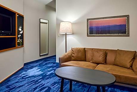 King Suite with Tub - Mobility/Hearing Accessible