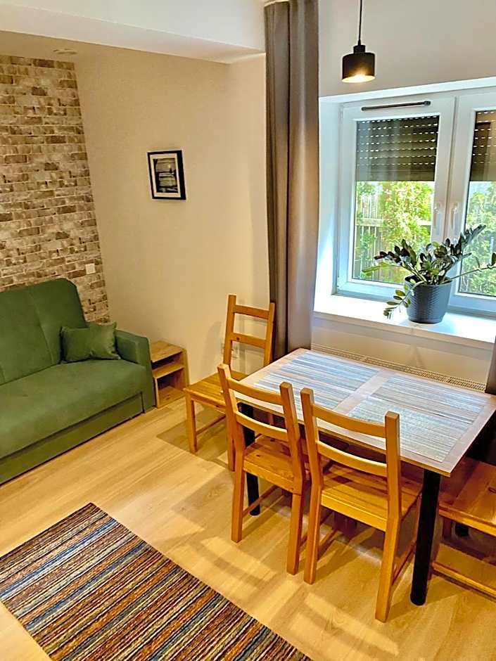 Old Tree Home & Restaurant