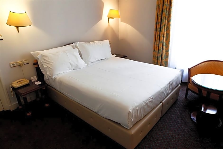 B4 Grand Hotel Lyon