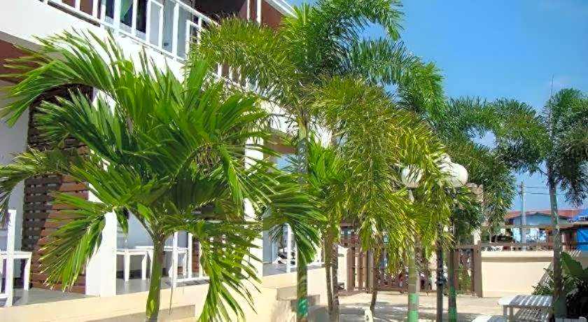 Sea beach Koh Larn 2 Hotel