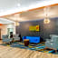 La Quinta Inn & Suites by Wyndham Oklahoma City Airport