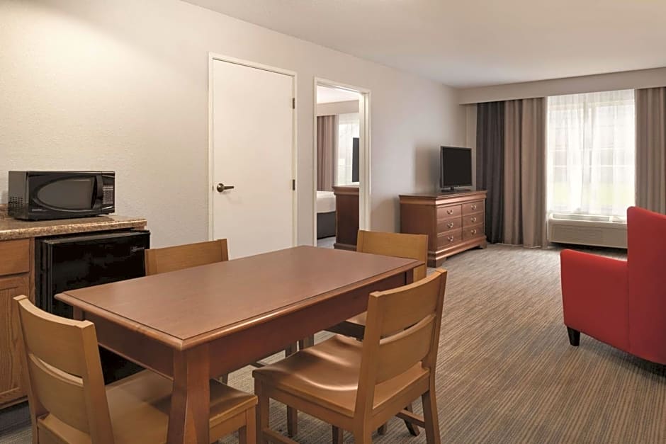 Country Inn & Suites by Radisson, Valparaiso, IN