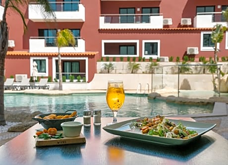 Topázio Vibe Beach Hotel & Apartments