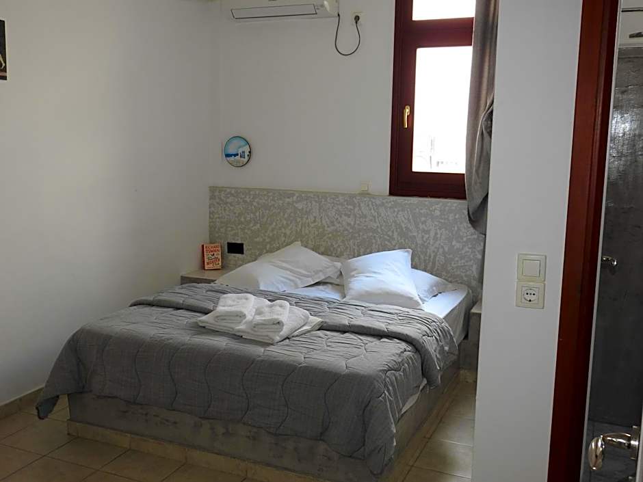 Birds Villa Apartments with Heated Pool - Including Car and Breakfast