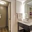 La Quinta Inn & Suites by Wyndham Warwick-Providence Airport
