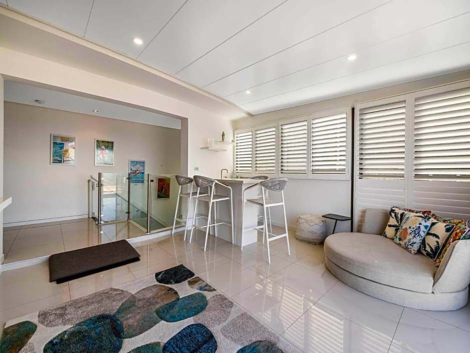 Meridian Alex Beach Apartments