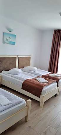 Triple Room with Free Pool Access