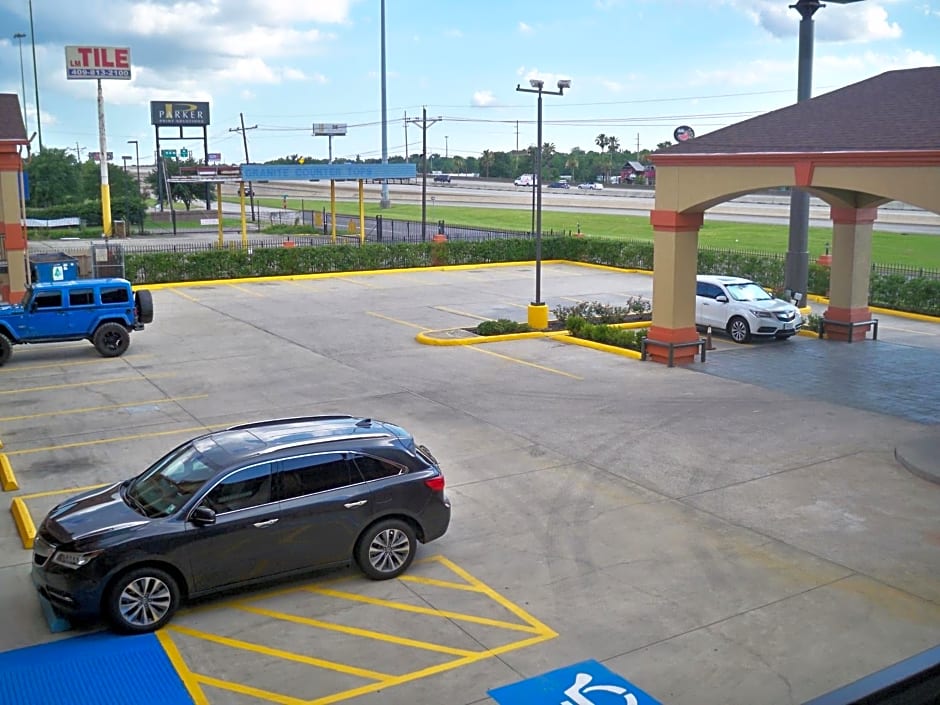 Scottish Inn and Suites Beaumont