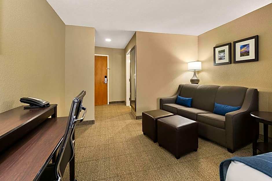 Comfort Suites Commerce