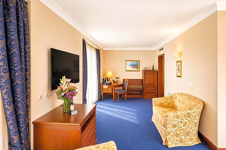 Crystal Palace Boutique Hotel