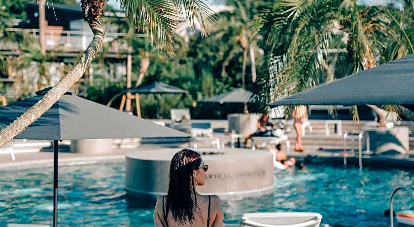 BOTANICAL POOL CLUB