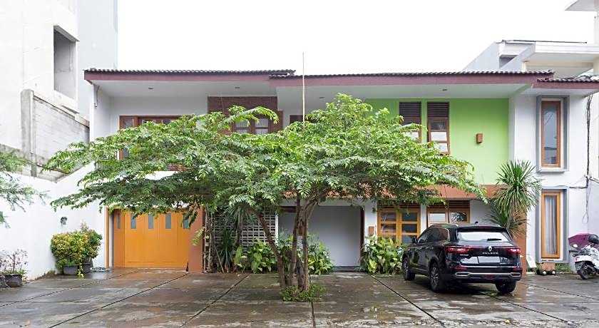 RedDoorz Plus near Cilandak Town Square 2