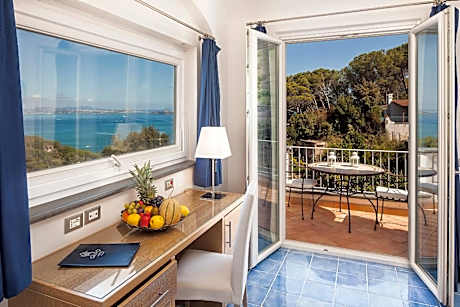 Luxury Double Room with Frontal Sea View