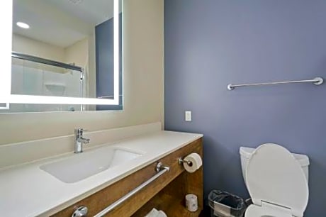 Standard Studio Queen Room with Two Queen Beds- Non-Smoking