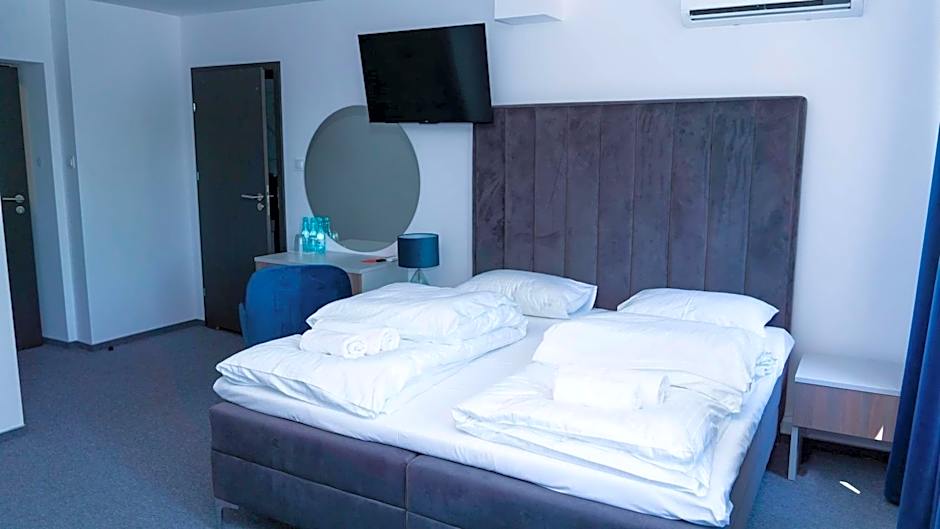 Foto 1 daripada 4 — Quadruple Room with Private Bathroom