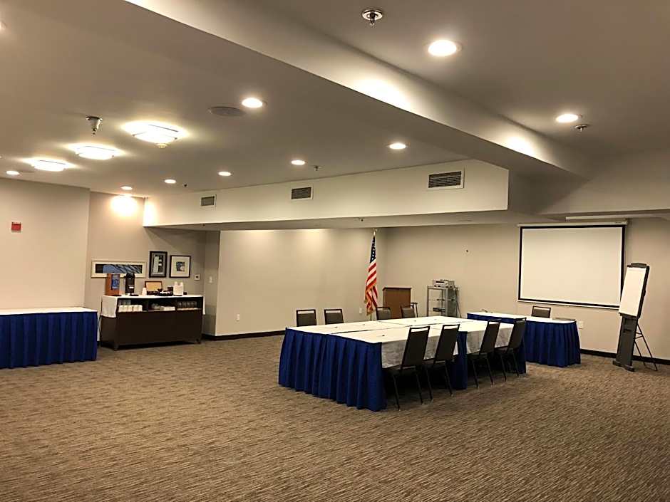 Country Inn & Suites by Radisson, San Jose International Airport, CA