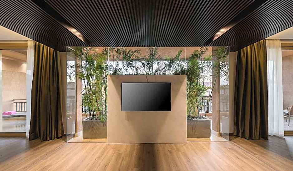 Dusit Thani LakeView Cairo