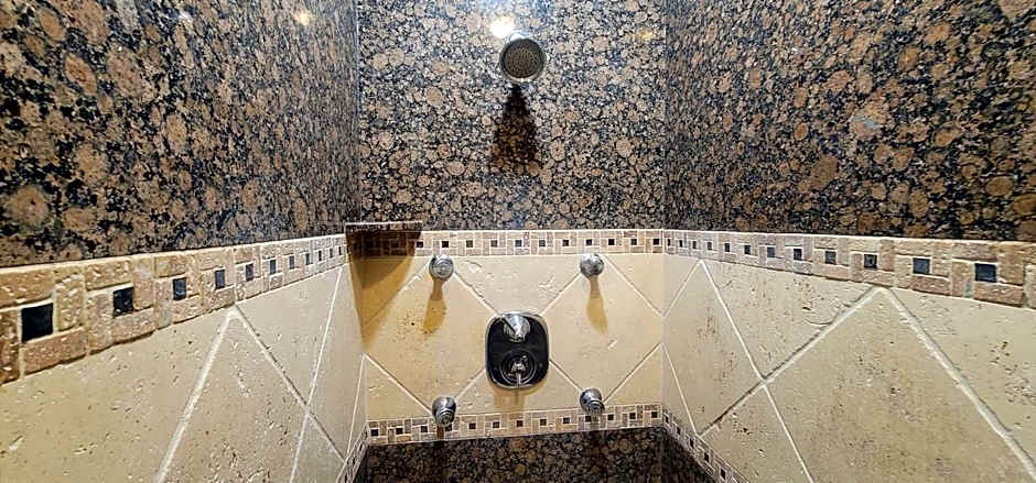 Beachwalker Inn & Suites