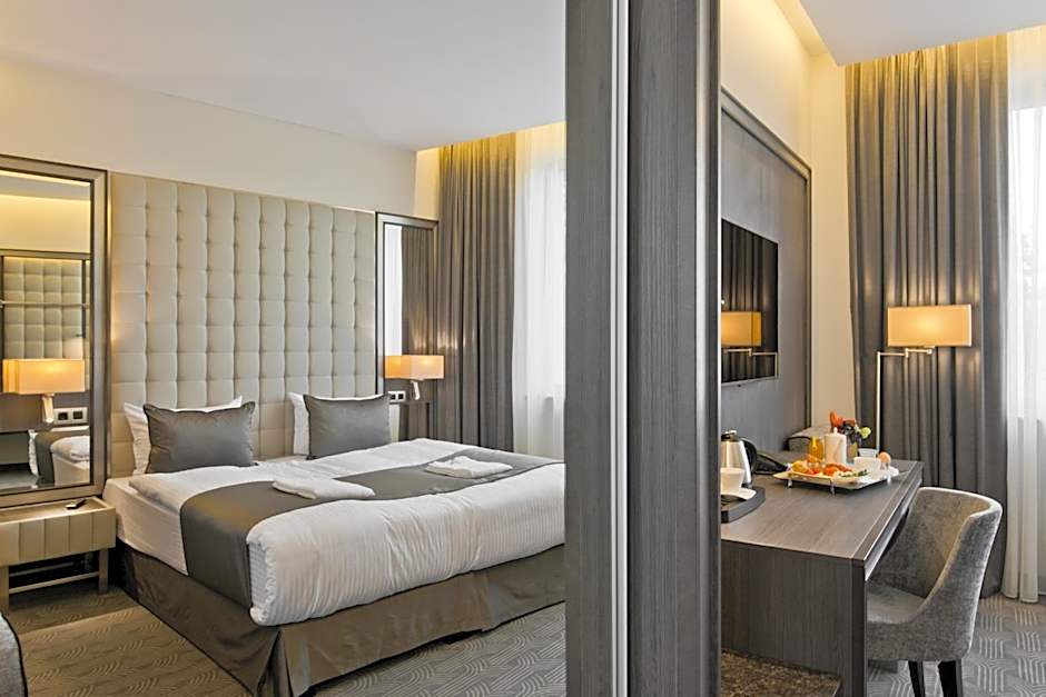 Congress Avenue Hotel