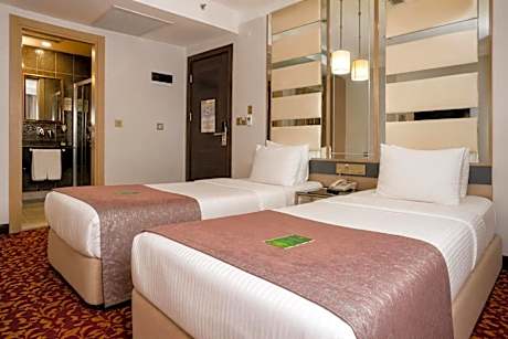 Trendy Room with 2 Single Beds