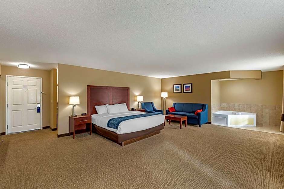 Comfort Inn and Suites Jackson - West Bend
