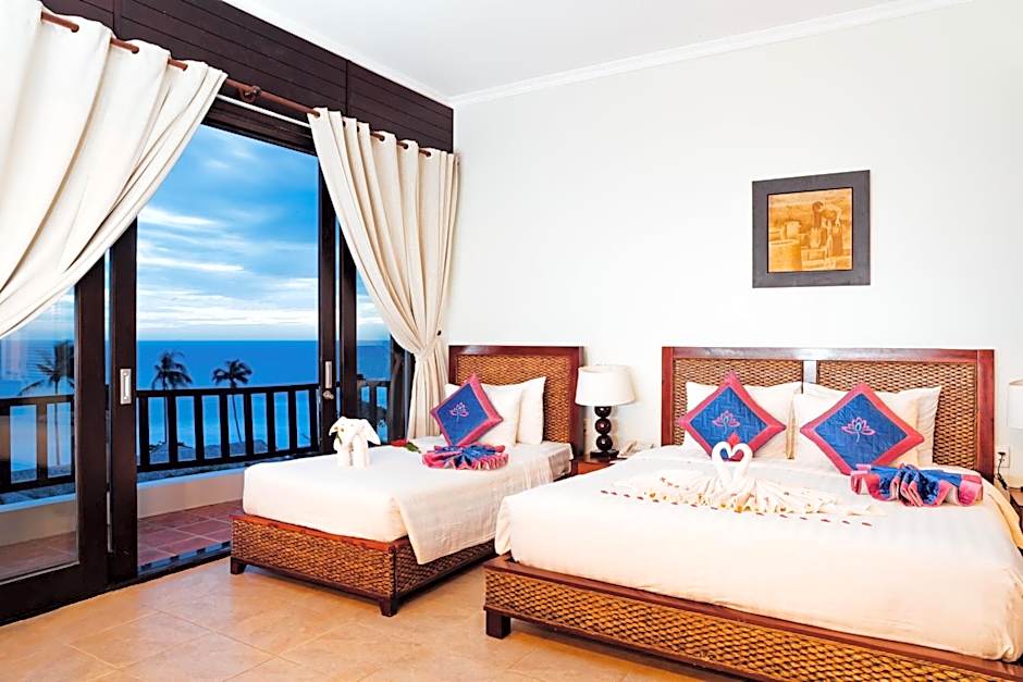 Photo 1 of 11 of Family Suite, Sea View