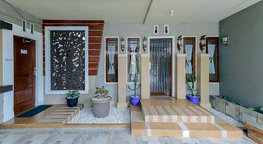 RedDoorz Syariah @ House Of Melati Kepanjen