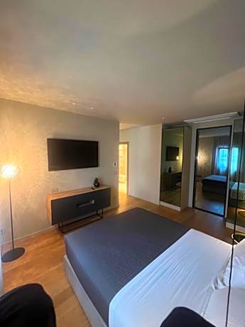King Suite with Spa Bath