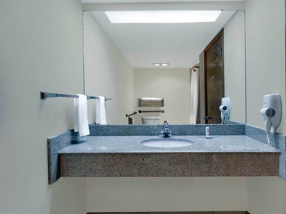 Super 8 by Wyndham North Little Rock/McCain