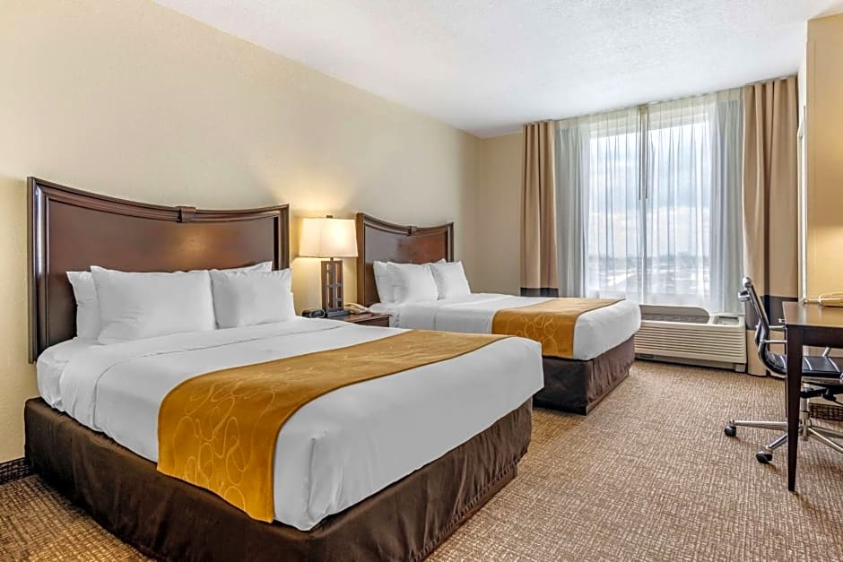 Comfort Suites Maingate East