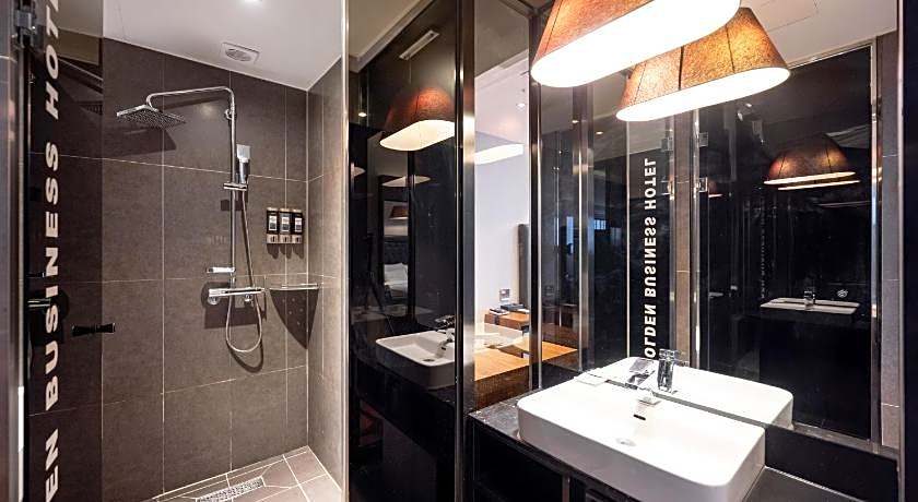 Golden Business Hotel