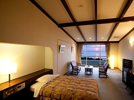 Twin Room with Sunset View - Non-Smoking