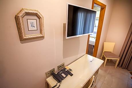 Standard Queen Non-Smoking