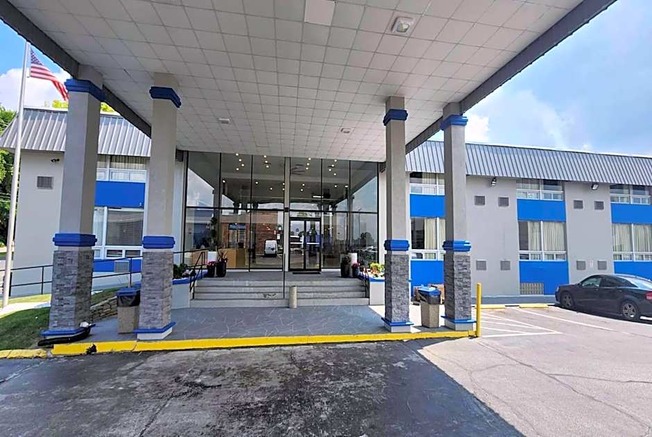 Days Inn by Wyndham Fort Wright Cincinnati Area