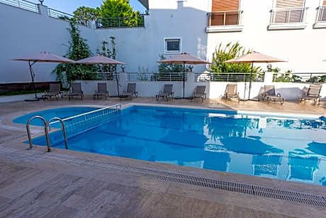 One-Bedroom Apartment with Garden