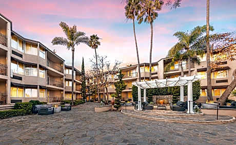 The Belamar Hotel Manhattan Beach, Tapestry Collection by Hilton