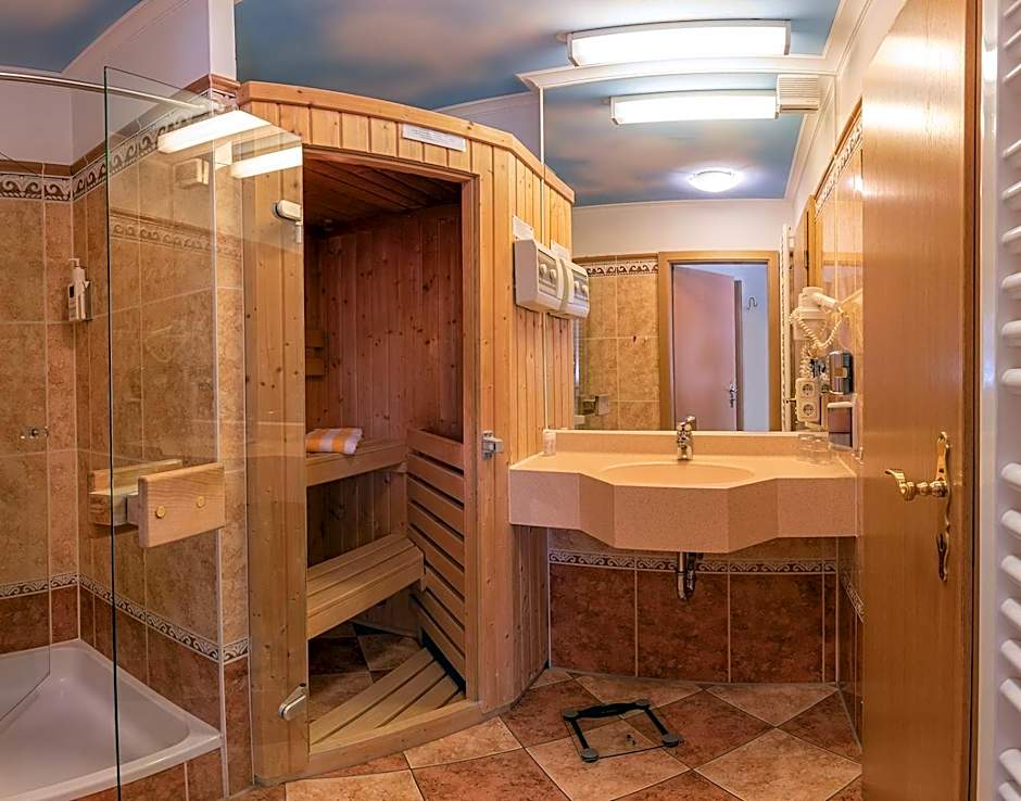 König Ludwig Design Hotel NEU Zimmer mit Sauna oder Whirlpool oder mehr