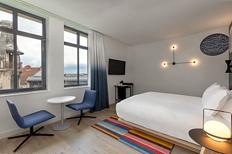 Aloft Premium King Room - access to the SPA included