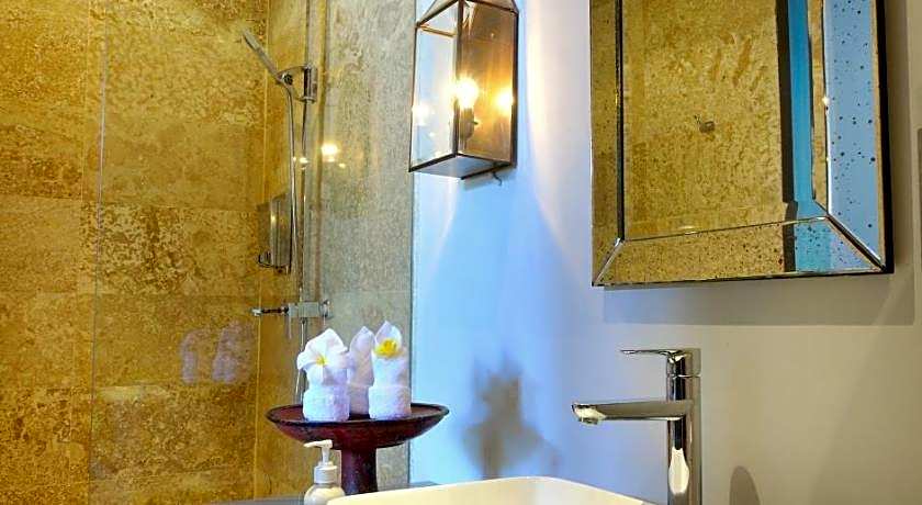 Room & Vespa Suite 1