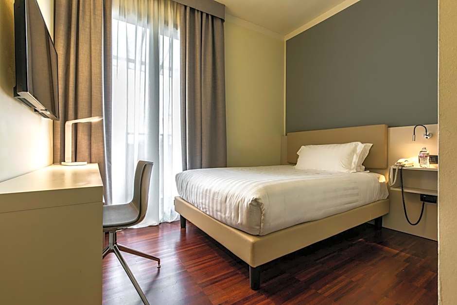43 Station Hotel