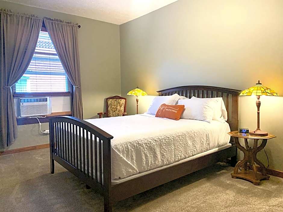 Photo 1 of 4 of Standard 1 Queen Bed